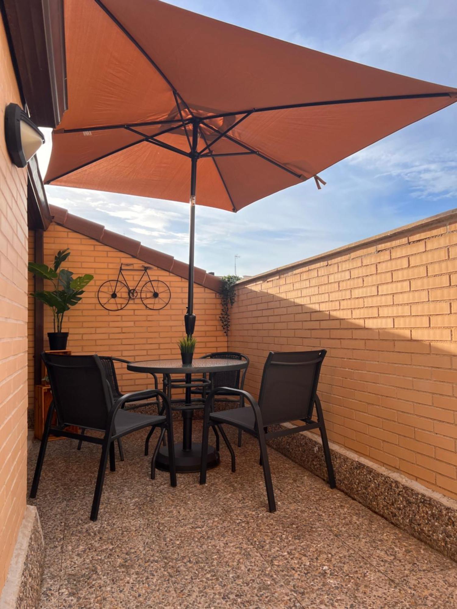 Atico Con Terrazas, Garaje Y Ascensor En El Casco Antiguo Apartment Huesca Ngoại thất bức ảnh