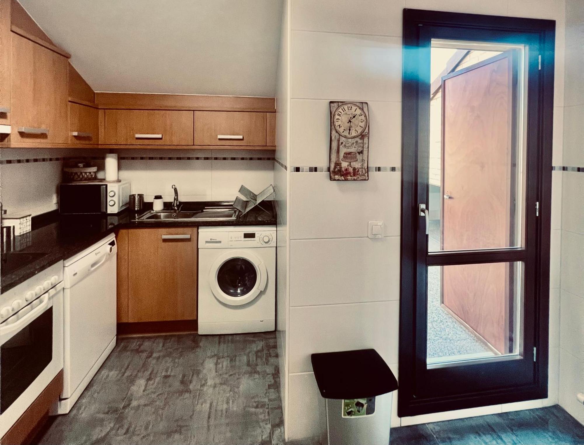 Atico Con Terrazas, Garaje Y Ascensor En El Casco Antiguo Apartment Huesca Ngoại thất bức ảnh