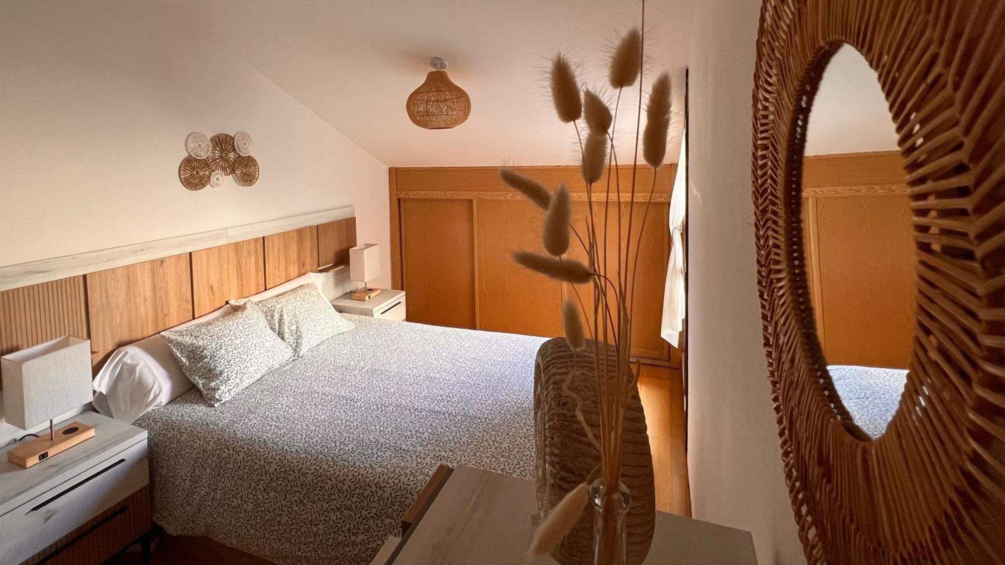 Atico Con Terrazas, Garaje Y Ascensor En El Casco Antiguo Apartment Huesca Ngoại thất bức ảnh