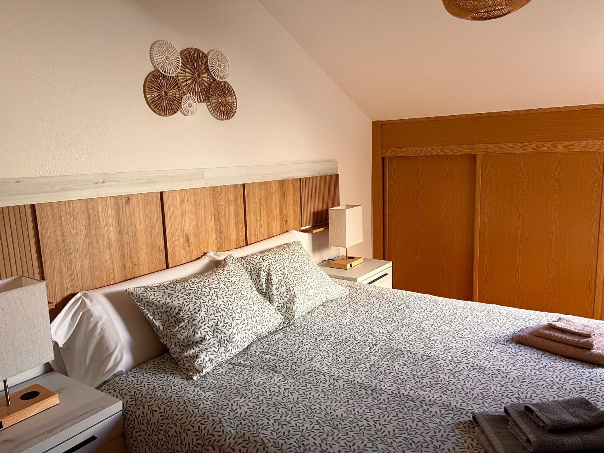 Atico Con Terrazas, Garaje Y Ascensor En El Casco Antiguo Apartment Huesca Ngoại thất bức ảnh